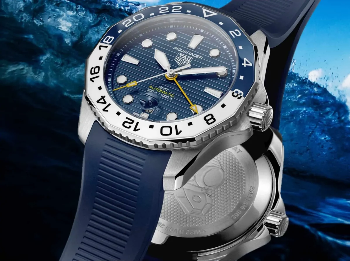 TAG-Heuer-Aquaracer-Professional-300-GMT-mit-Stahlboden-in-Meereswelle